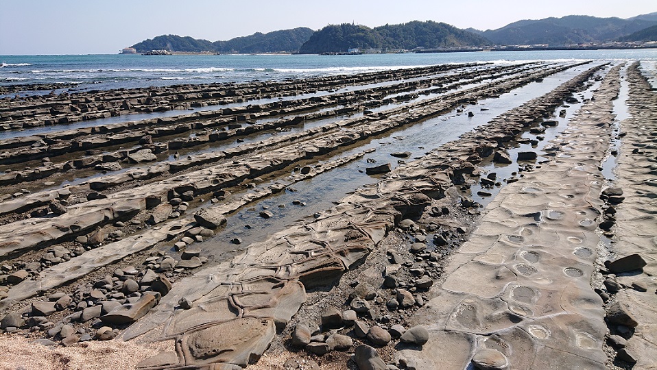 波状岩